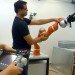 روبات بازو فوق العاده سریع که در هوا اجسام را می گیرد
