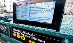 یک تابلوی MRT هوشمند در نیویورک