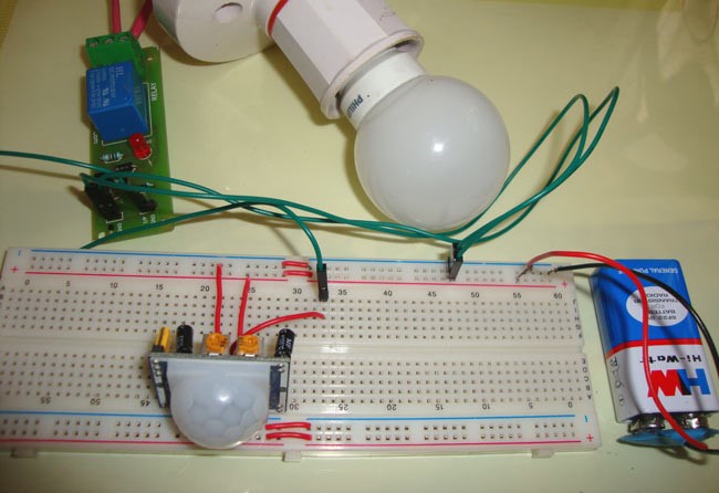 سیستم روشنایی خودکار راه پله با استفاده از سنسور PIR و رله